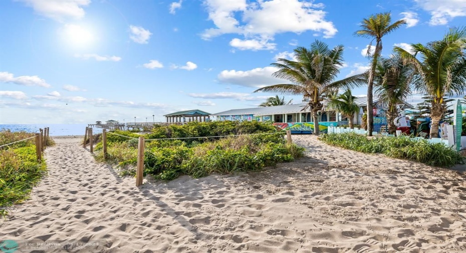 Just 1.5 miles down A1A to Lauderdale by the Sea beach, shops and restaurants!