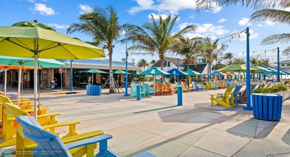 Just 1.5 miles down A1A to Lauderdale by the Sea beach, shops and restaurants!