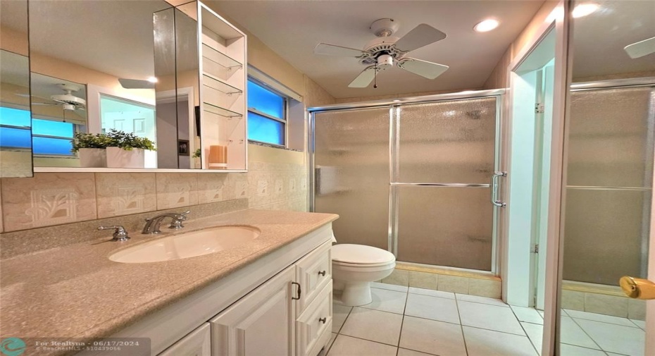 LARGE BATHROOM WITH WALK-IN SHOWER