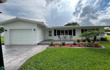 FULLY UPDATED--MOVE IN READY--LAUDERDALE WEST ADMIRAL MODEL 2 BEDROOM, 2 BATH, 1 CAR GARAGE