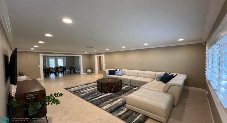 BRIGHT, LARGE LIVING ROOM AREA