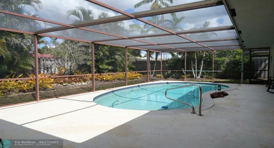 Screened Enclosed Pool Patio Approx 40'x18'