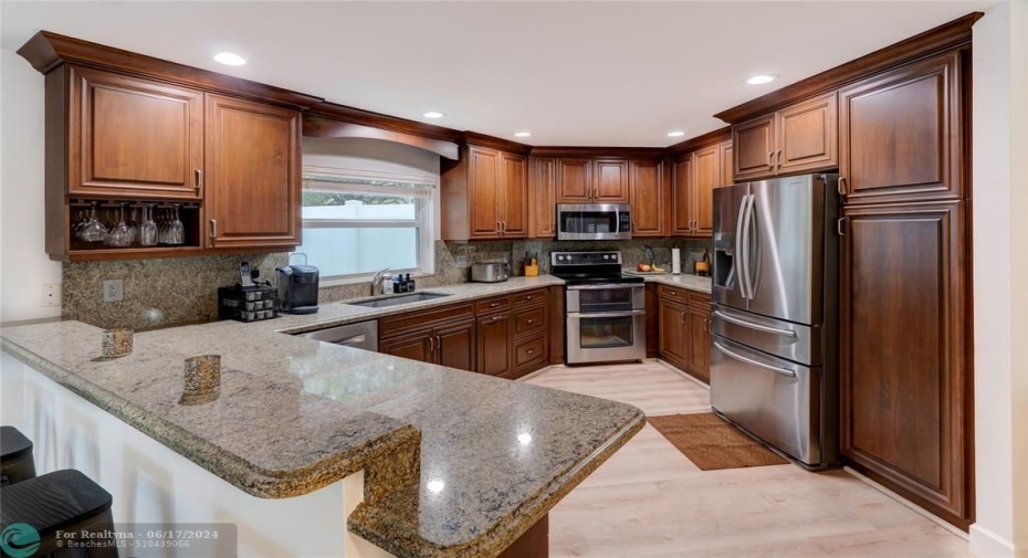 Updated kitchen, granite, double ovens