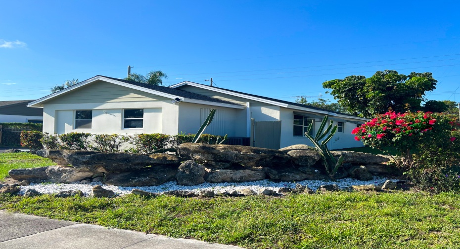 462 S Haverhill Road, West Palm Beach, Florida 33415, 3 Bedrooms Bedrooms, ,2 BathroomsBathrooms,Single Family,For Sale,Haverhill,RX-10894580
