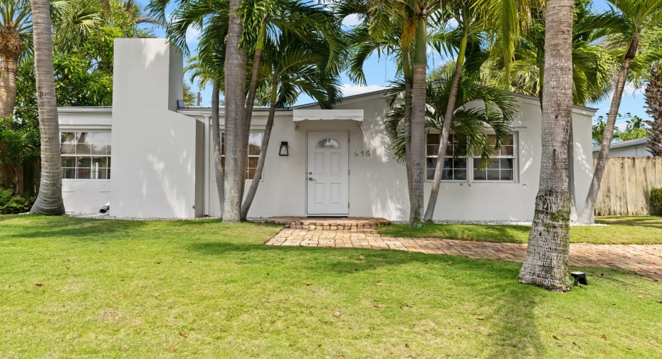 215 Beverly Road, West Palm Beach, Florida 33405, 2 Bedrooms Bedrooms, ,1 BathroomBathrooms,Residential Lease,For Rent,Beverly,RX-10952497