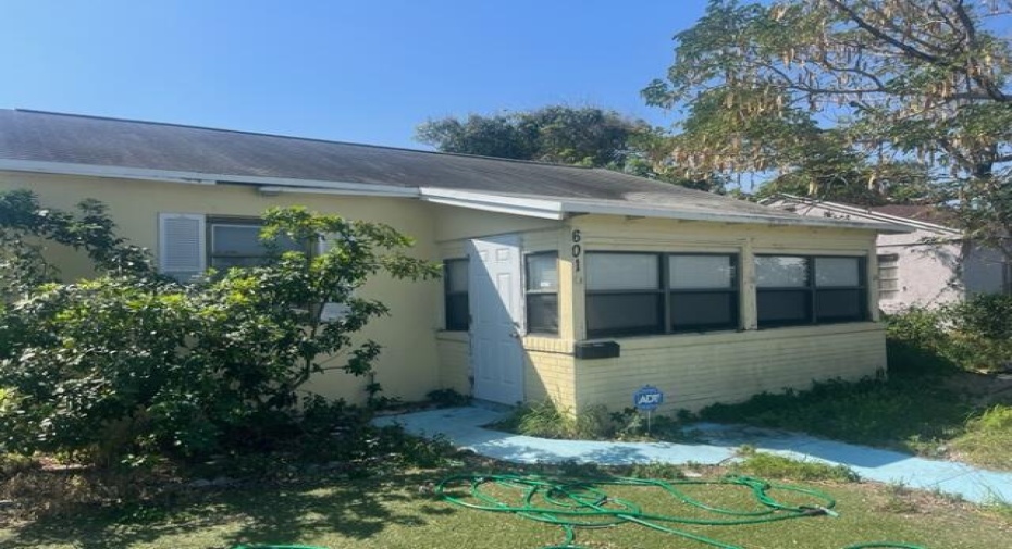 601 W 4th Street, Riviera Beach, Florida 33404, 2 Bedrooms Bedrooms, ,2 BathroomsBathrooms,Residential Lease,For Rent,4th,1,RX-10873001