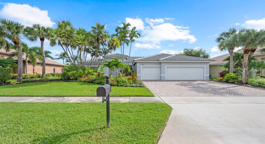 11325 Edgewater Circle, Wellington, Florida 33414, 5 Bedrooms Bedrooms, ,3 BathroomsBathrooms,Residential Lease,For Rent,Edgewater,RX-10918510