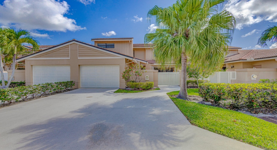 517 Prestwick Circle, Palm Beach Gardens, Florida 33418, 3 Bedrooms Bedrooms, ,3 BathroomsBathrooms,Residential Lease,For Rent,Prestwick,RX-10924834