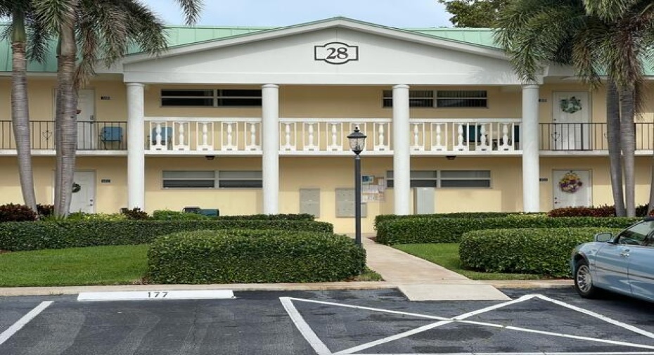 28 Colonial Club Drive Unit 101, Boynton Beach, Florida 33435, 1 Bedroom Bedrooms, ,1 BathroomBathrooms,Condominium,For Sale,Colonial Club,1,RX-10963457