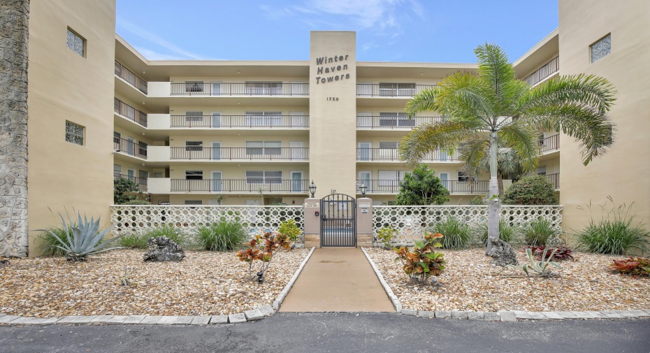 1750 Jefferson Street Unit 305, Hollywood, Florida 33020, 2 Bedrooms Bedrooms, ,2 BathroomsBathrooms,Condominium,For Sale,Jefferson Street,3,RX-10966833
