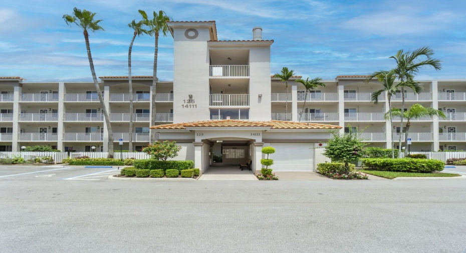 14111 Royal Vista Drive Unit 403, Delray Beach, Florida 33484, 2 Bedrooms Bedrooms, ,2 BathroomsBathrooms,Condominium,For Sale,Royal Vista,4,RX-10966669