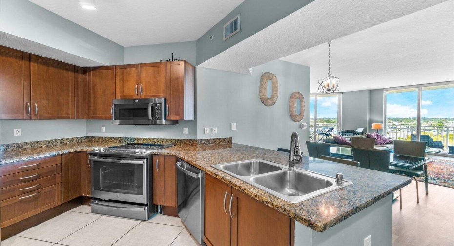 450 N Federal Highway Unit 615, Boynton Beach, Florida 33435, 2 Bedrooms Bedrooms, ,2 BathroomsBathrooms,Condominium,For Sale,Federal,6,RX-10969492