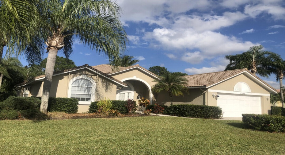 1305 SW Briarwood Drive, Port Saint Lucie, Florida 34986, 2 Bedrooms Bedrooms, ,2 BathroomsBathrooms,Single Family,For Sale,Briarwood,RX-10971057