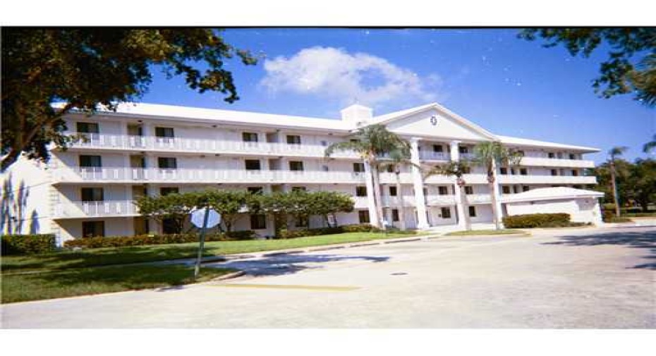 2401 Village Boulevard Unit 105, West Palm Beach, Florida 33409, 2 Bedrooms Bedrooms, ,2 BathroomsBathrooms,Condominium,For Sale,Village,1,RX-10971254