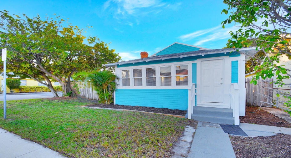 329 S L Street, Lake Worth, Florida 33460, 2 Bedrooms Bedrooms, ,1 BathroomBathrooms,Single Family,For Sale,L,1,RX-10953792