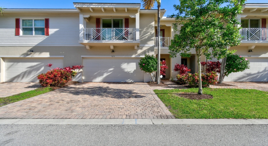 7273 Oxford Court, Palm Beach Gardens, Florida 33418, 3 Bedrooms Bedrooms, ,2 BathroomsBathrooms,Townhouse,For Sale,Oxford,1,RX-10971449