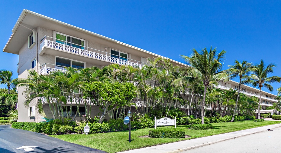 139 Sunrise Avenue Unit 211, Palm Beach, Florida 33480, 2 Bedrooms Bedrooms, ,2 BathroomsBathrooms,Residential Lease,For Rent,Sunrise,211,RX-10972033