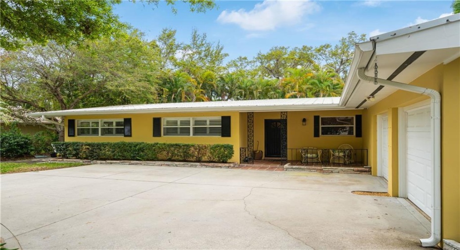 645 Royal Palm Place, Vero Beach, Florida 32960, 3 Bedrooms Bedrooms, ,2 BathroomsBathrooms,Single Family,For Sale,Royal Palm,RX-10971364