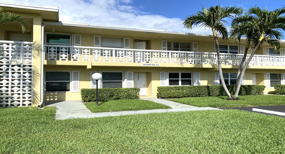 1100 Boxwood Drive Unit 202, Delray Beach, Florida 33445, 2 Bedrooms Bedrooms, ,2 BathroomsBathrooms,Condominium,For Sale,Boxwood,2,RX-10971890