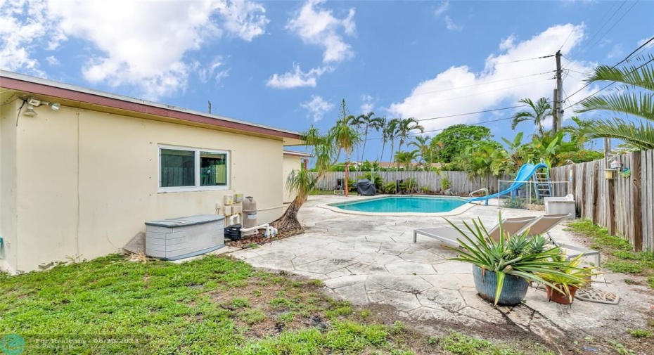 Great patio and pool area in Deerfield Beach home