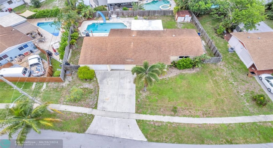 Great yard and tons of parking in 3 Bed / 1.5 bath Deerfield Beach home