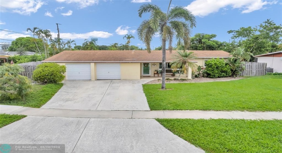 Kitchen offers granite counters, wood oak cabinets, Stainless appliances and overhead fan with lighting