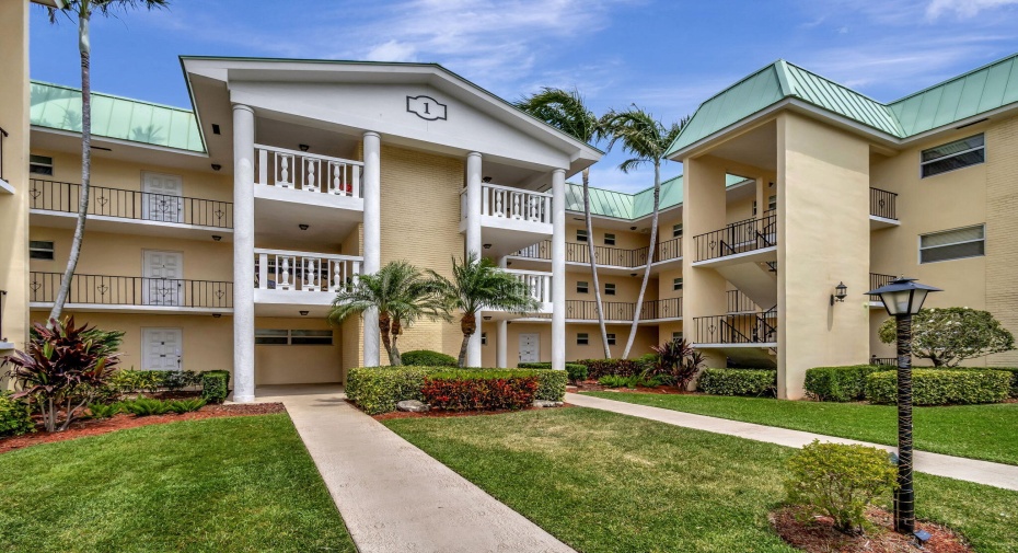 1 Colonial Club Drive Unit 303, Boynton Beach, Florida 33435, 1 Bedroom Bedrooms, ,1 BathroomBathrooms,Condominium,For Sale,Colonial Club,303,RX-10970613