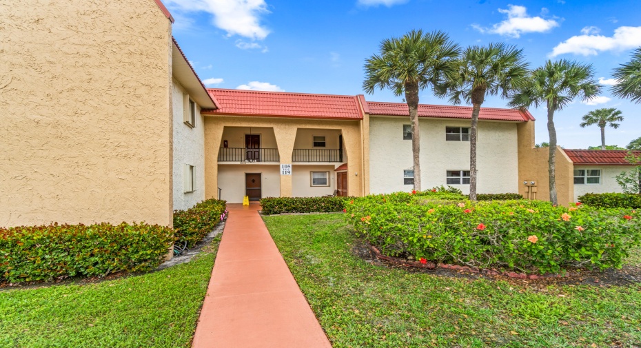 105 Lake Evelyn Drive, West Palm Beach, Florida 33411, 2 Bedrooms Bedrooms, ,2 BathroomsBathrooms,Condominium,For Sale,Lake Evelyn,1,RX-10972839