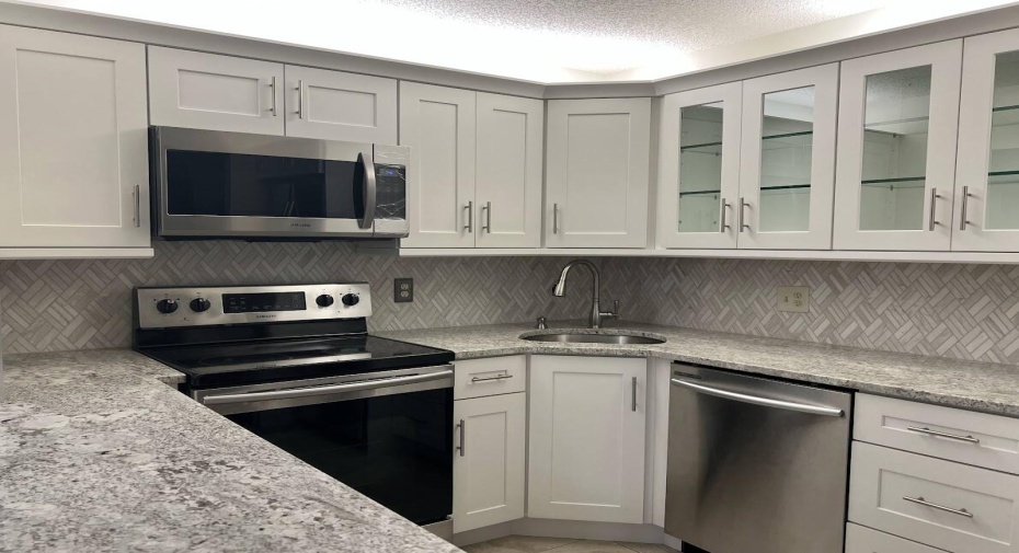 314 Knotty Pine Circle B-2 Circle, Greenacres, Florida 33463, 2 Bedrooms Bedrooms, ,2 BathroomsBathrooms,Residential Lease,For Rent,Knotty Pine Circle B-2,2,RX-10957391
