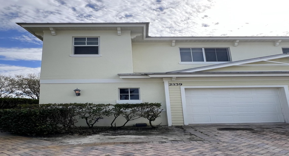 2539 Creekside Drive, Fort Pierce, Florida 34981, 4 Bedrooms Bedrooms, ,2 BathroomsBathrooms,Townhouse,For Sale,Creekside,RX-10960569