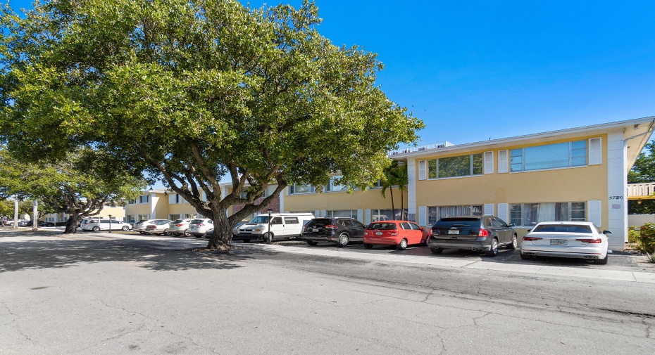 5720 NE 22nd Way Unit 408, Fort Lauderdale, Florida 33308, 2 Bedrooms Bedrooms, ,2 BathroomsBathrooms,Residential Lease,For Rent,22nd,1,RX-10972752