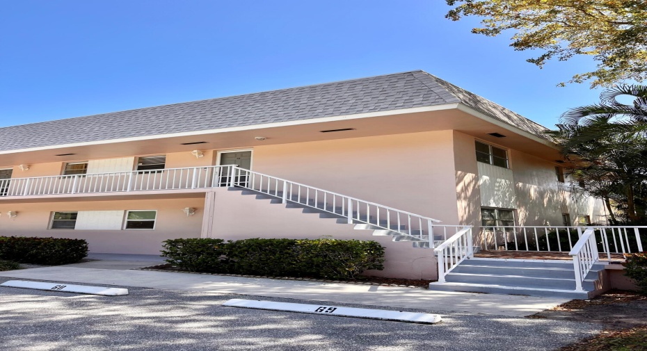 18081 SE Country Club Drive Unit 70, Jupiter, Florida 33469, 2 Bedrooms Bedrooms, ,2 BathroomsBathrooms,Residential Lease,For Rent,Country Club,2,RX-10973350