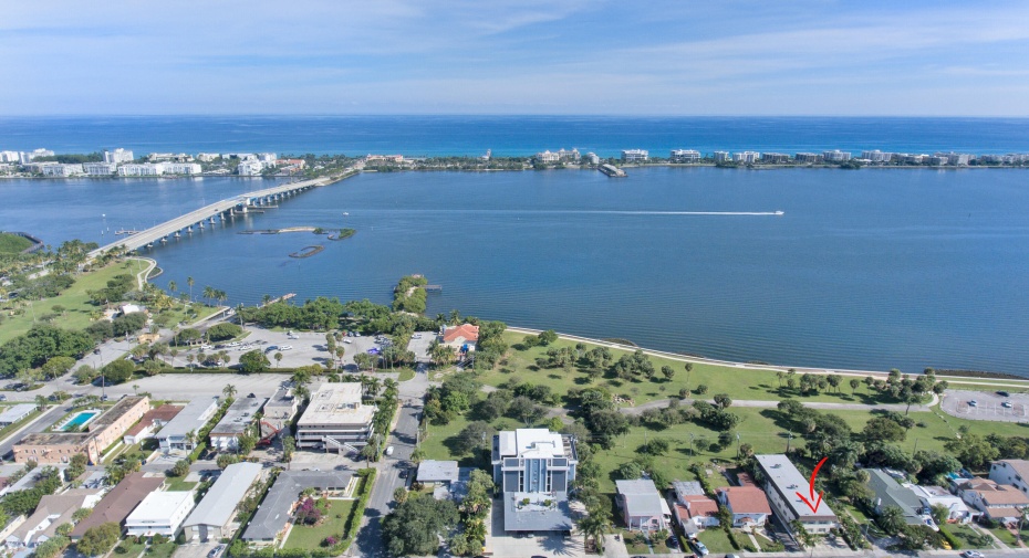 230 S Lakeside Drive Unit 4, Lake Worth Beach, Florida 33460, 2 Bedrooms Bedrooms, ,2 BathroomsBathrooms,Residential Lease,For Rent,Lakeside,2,RX-10974203