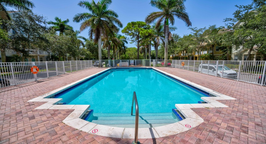 122 W Royal Palm Circle Unit 104, Jupiter, Florida 33458, 4 Bedrooms Bedrooms, ,2 BathroomsBathrooms,Residential Lease,For Rent,Royal Palm,104,RX-10974318