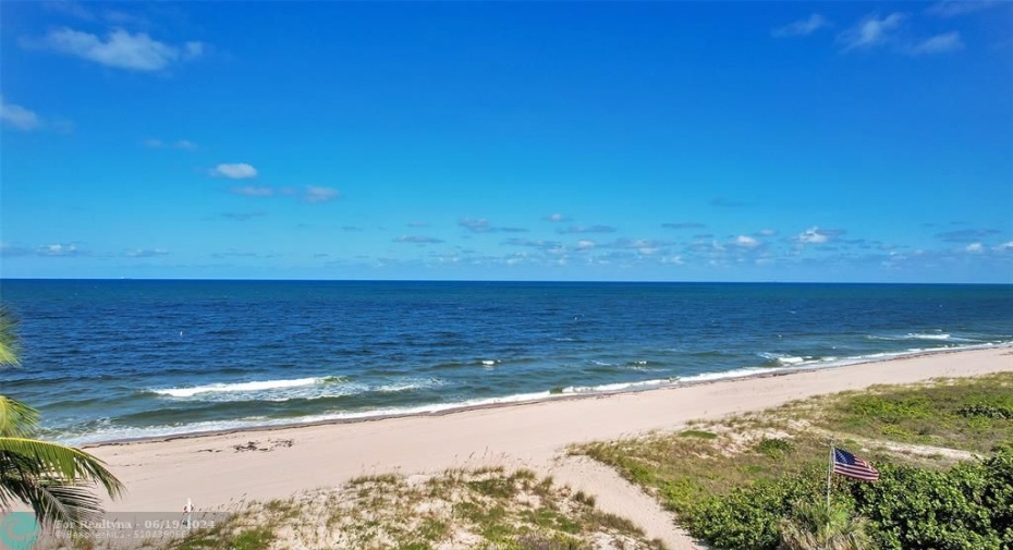 Deeded DIRECT BEACH ACCESS