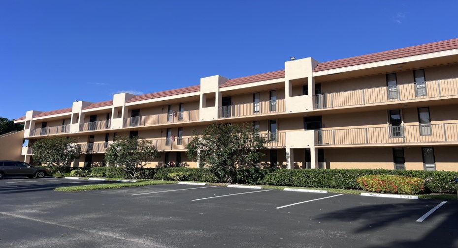 5707 Coral Lake Dr Unit 107, Margate, Florida 33068, 2 Bedrooms Bedrooms, ,2 BathroomsBathrooms,Residential Lease,For Rent,Coral Lake Dr,107,RX-10978716