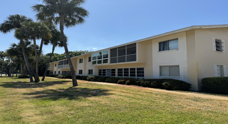 600 Royal Palm Boulevard Unit 7a, Vero Beach, Florida 32960, 2 Bedrooms Bedrooms, ,2 BathroomsBathrooms,Residential Lease,For Rent,Royal Palm,1,RX-10981695