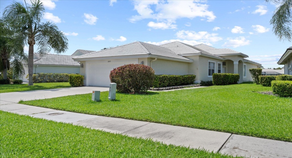 2573 Country Golf Drive, Wellington, Florida 33414, 3 Bedrooms Bedrooms, ,2 BathroomsBathrooms,Residential Lease,For Rent,Country Golf,1,RX-10983122