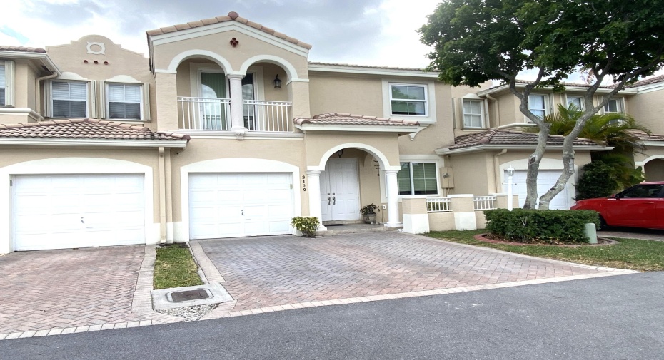 Doral, Florida 33172, 4 Bedrooms Bedrooms, ,2 BathroomsBathrooms,Residential Lease,For Rent,RX-10983078