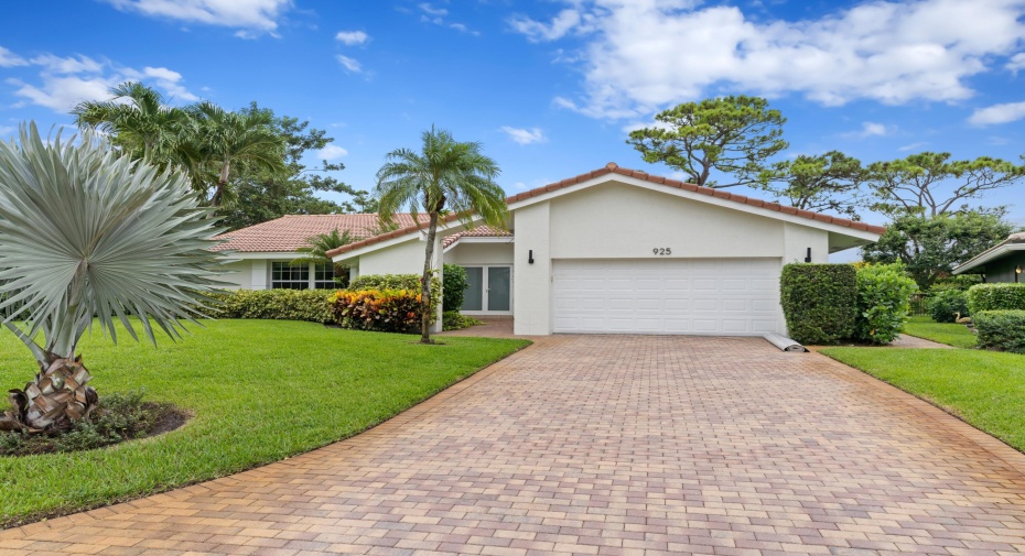 925 Foxpointe Circle, Delray Beach, Florida 33445, 3 Bedrooms Bedrooms, ,2 BathroomsBathrooms,Residential Lease,For Rent,Foxpointe,RX-10983186