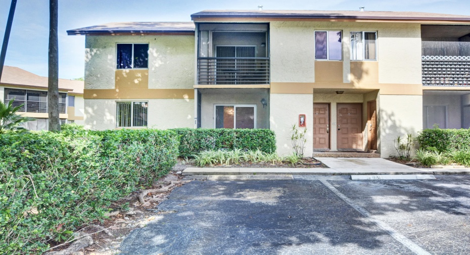 703 Gardens Drive Unit 101, Pompano Beach, Florida 33069, 2 Bedrooms Bedrooms, ,1 BathroomBathrooms,Residential Lease,For Rent,Gardens,1,RX-10984167