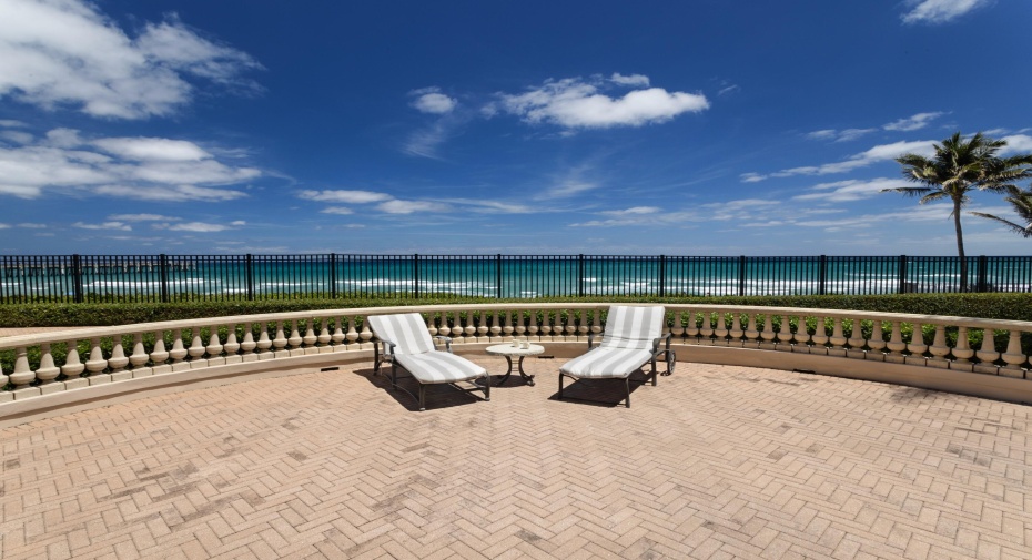 3000 S Ocean Boulevard Unit 208, Palm Beach, Florida 33480, 3 Bedrooms Bedrooms, ,3 BathroomsBathrooms,Residential Lease,For Rent,Ocean,2,RX-10984099