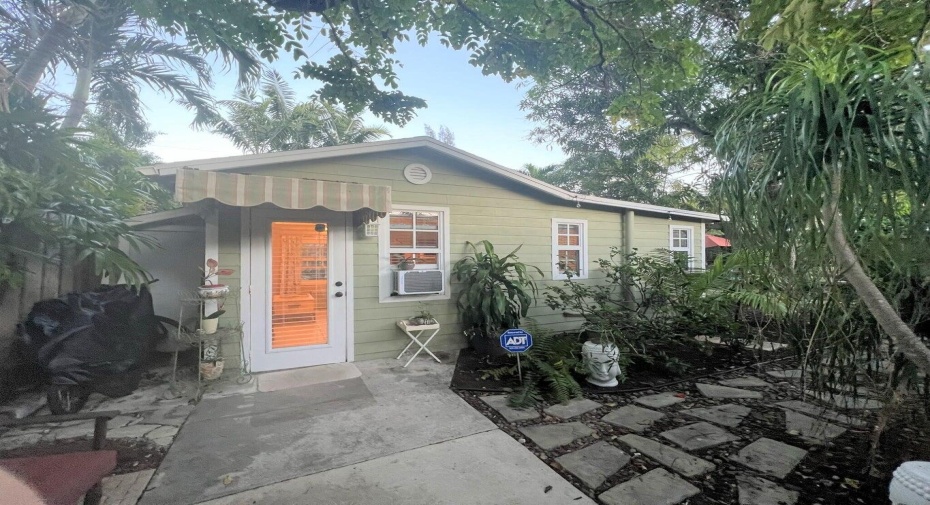 223 S Swinton Avenue Unit Guest House, Delray Beach, Florida 33444, 1 Bedroom Bedrooms, ,1 BathroomBathrooms,Residential Lease,For Rent,Swinton,1,RX-10985340