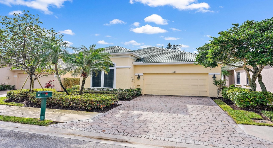 1204 General Pointe Trace, Palm Beach Gardens, Florida 33418, 3 Bedrooms Bedrooms, ,3 BathroomsBathrooms,Single Family,For Sale,General Pointe,RX-10960360