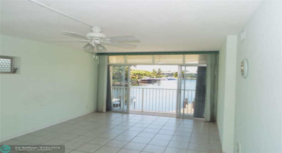 Living room & Dining Area