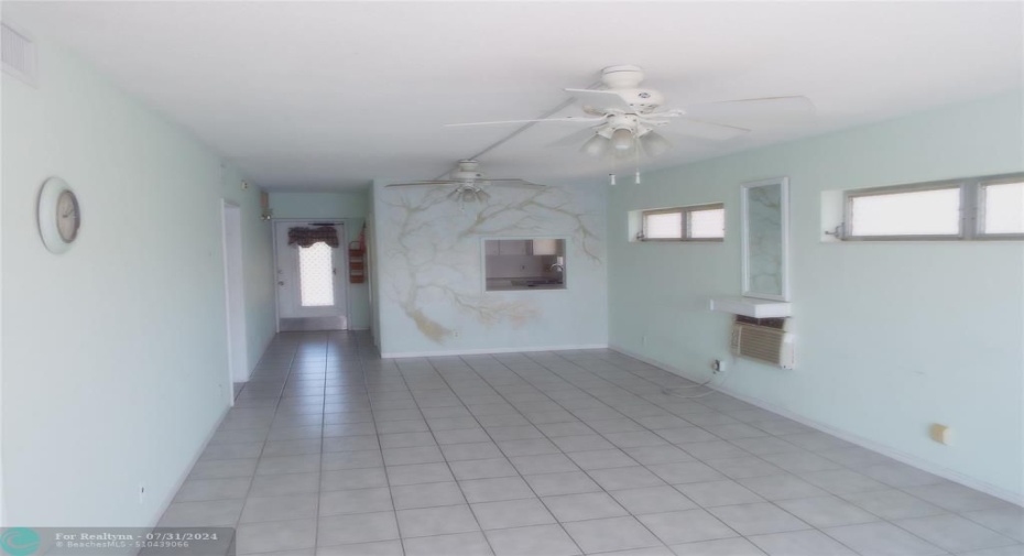 Living room & Dining Area