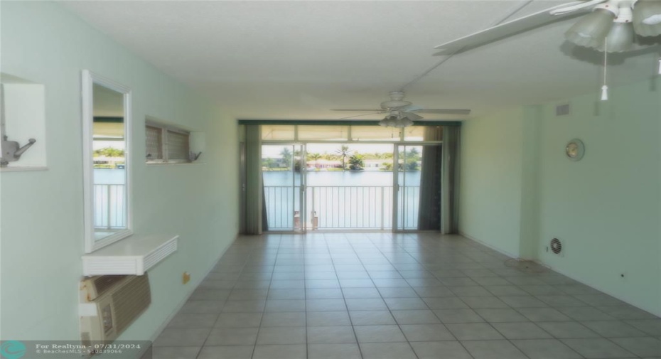 Living room & Dining Area