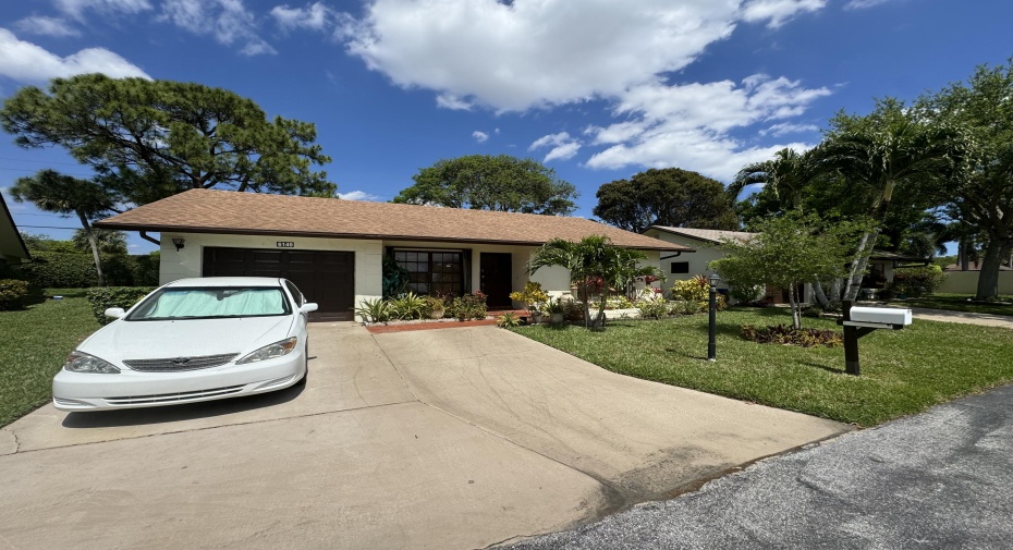 6149 Olivewood Circle, Greenacres, Florida 33463, 3 Bedrooms Bedrooms, ,2 BathroomsBathrooms,Single Family,For Sale,Olivewood,RX-10974471