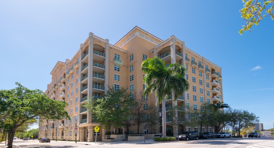 403 S Sapodilla Avenue Unit 409, West Palm Beach, Florida 33401, 2 Bedrooms Bedrooms, ,2 BathroomsBathrooms,Condominium,For Sale,Sapodilla,4,RX-10975949
