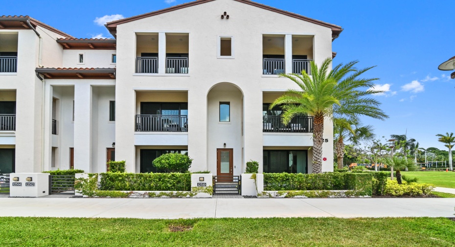 12510 Gross Pointe Drive, Palm Beach Gardens, Florida 33418, 4 Bedrooms Bedrooms, ,3 BathroomsBathrooms,Townhouse,For Sale,Gross Pointe,RX-10977209
